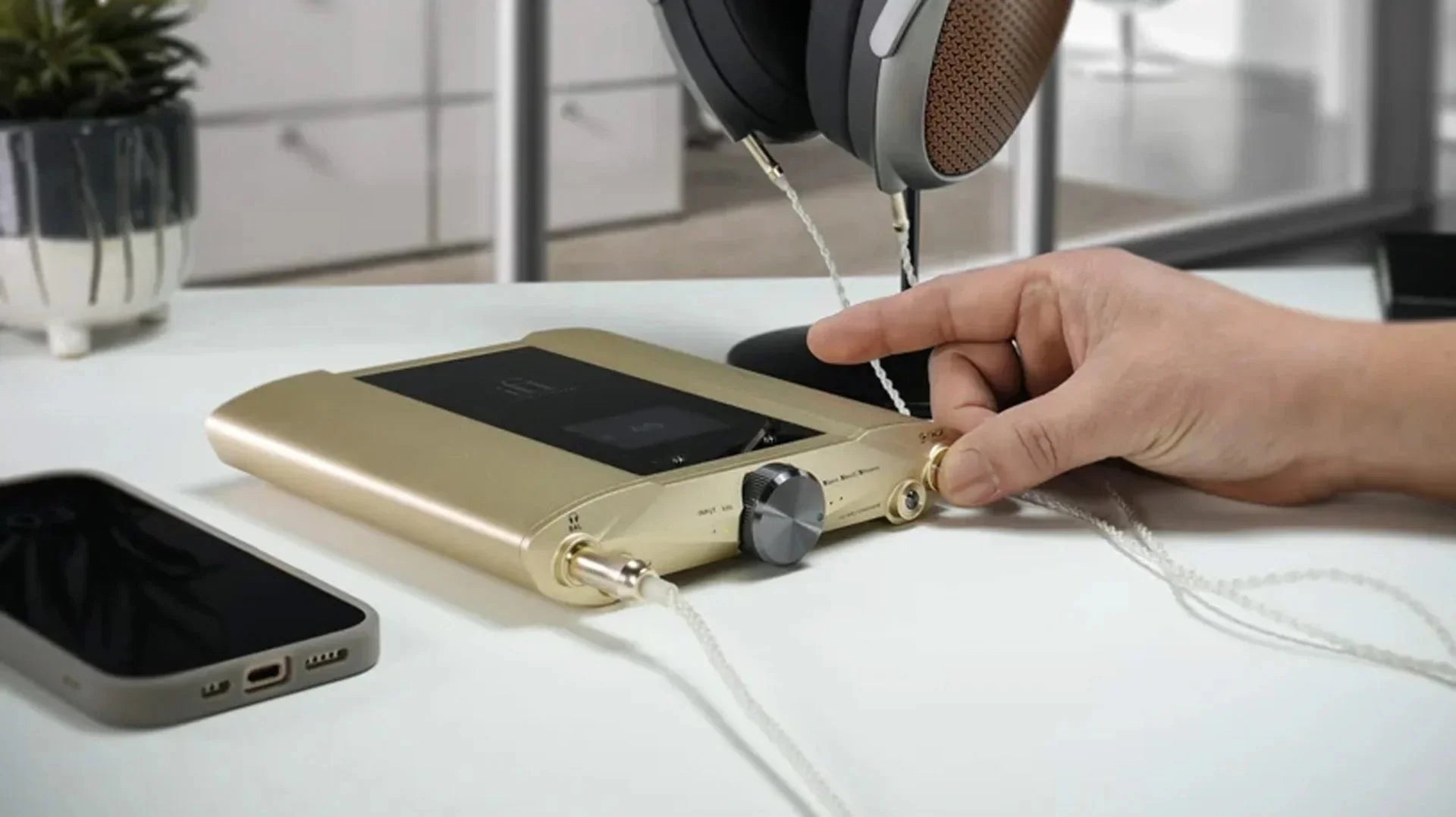 iFi iDSD Valkyrie – De Ultieme Draagbare DAC & Head-FiVersterker is Hier - The New Sound