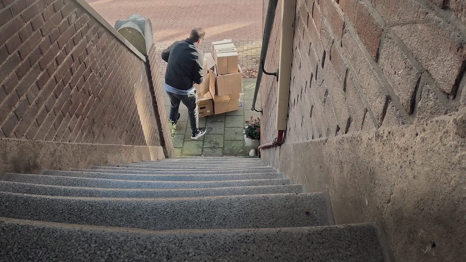 THE NEW SOUND WEEKVLOG #2: Gestolen karretje, bergen hoofdtelefoons & Black Weeks chaos - The New Sound