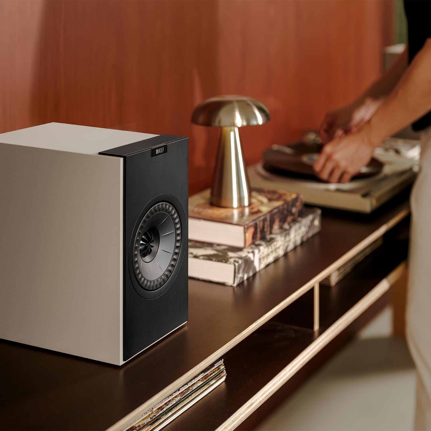 Coda W - KEF - The New Sound