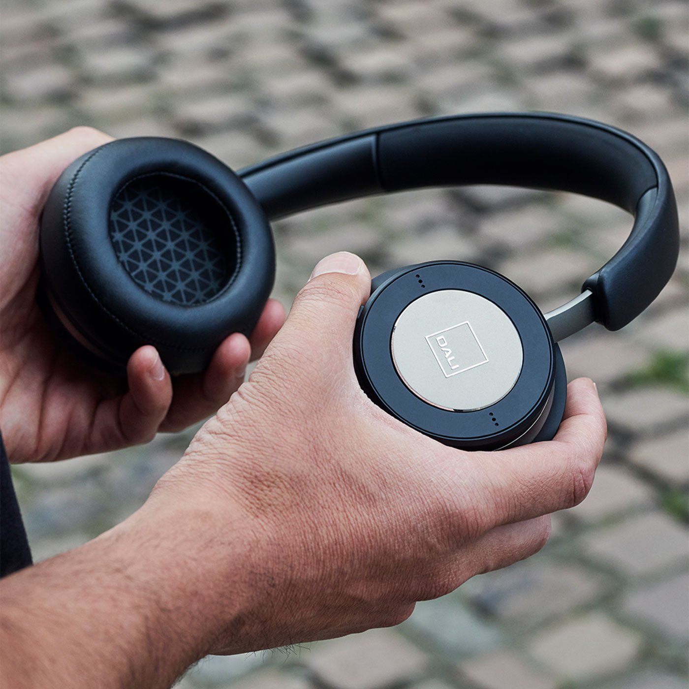 IO - 6 - Dali - The New Sound