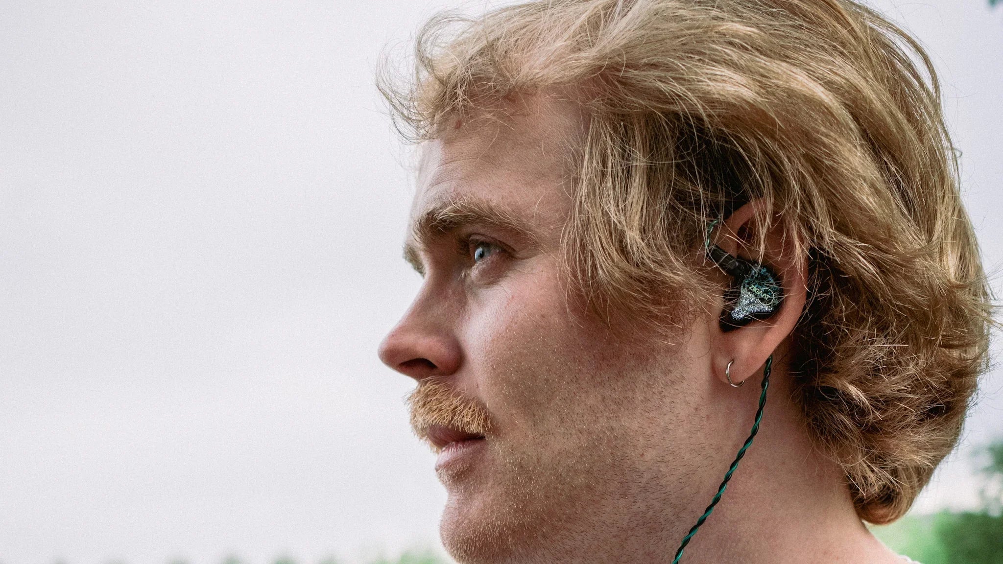 Bedrade oortjes zijn terug. En eerlijk? Dat snappen wij wel. - The New Sound