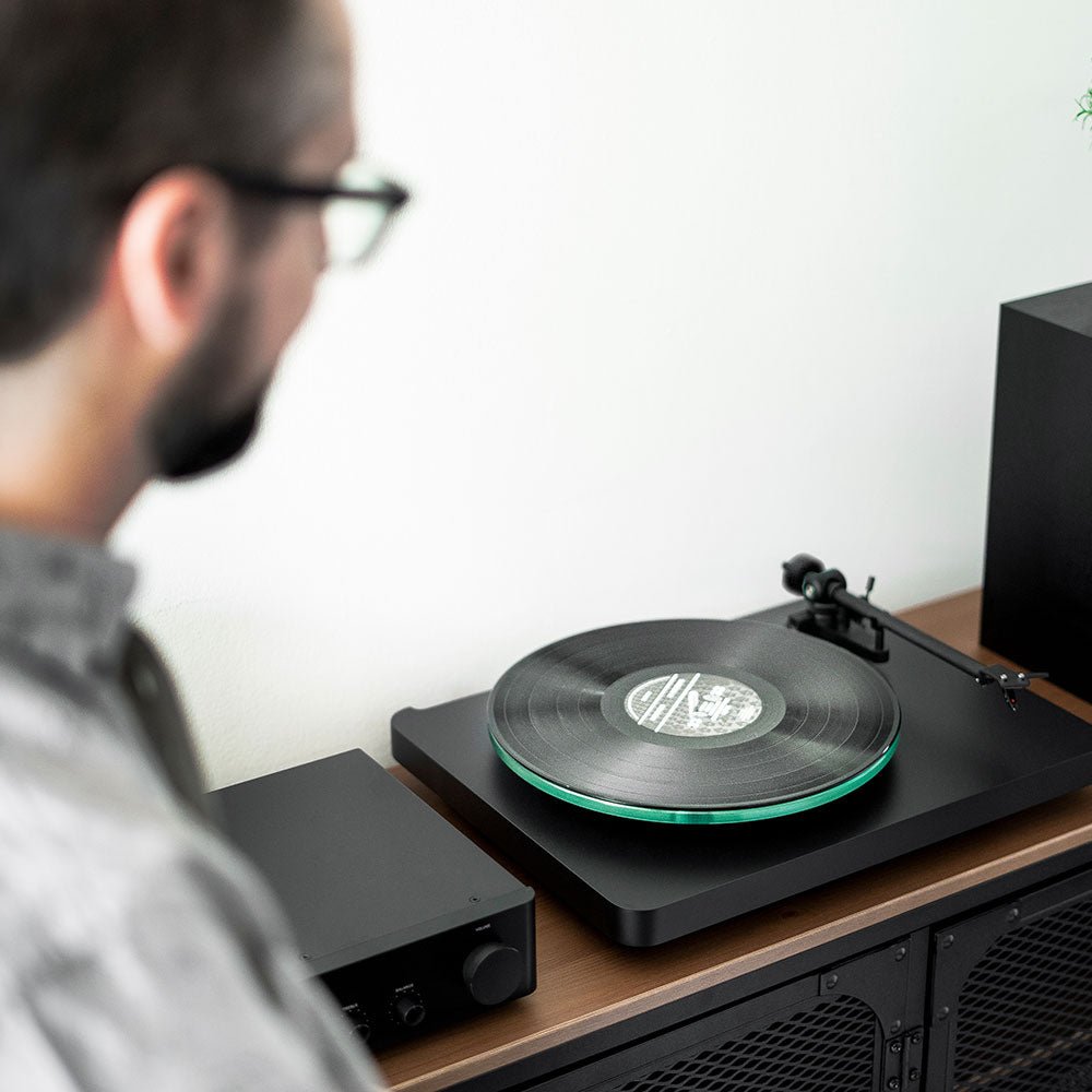 C558 - NAD - The New Sound