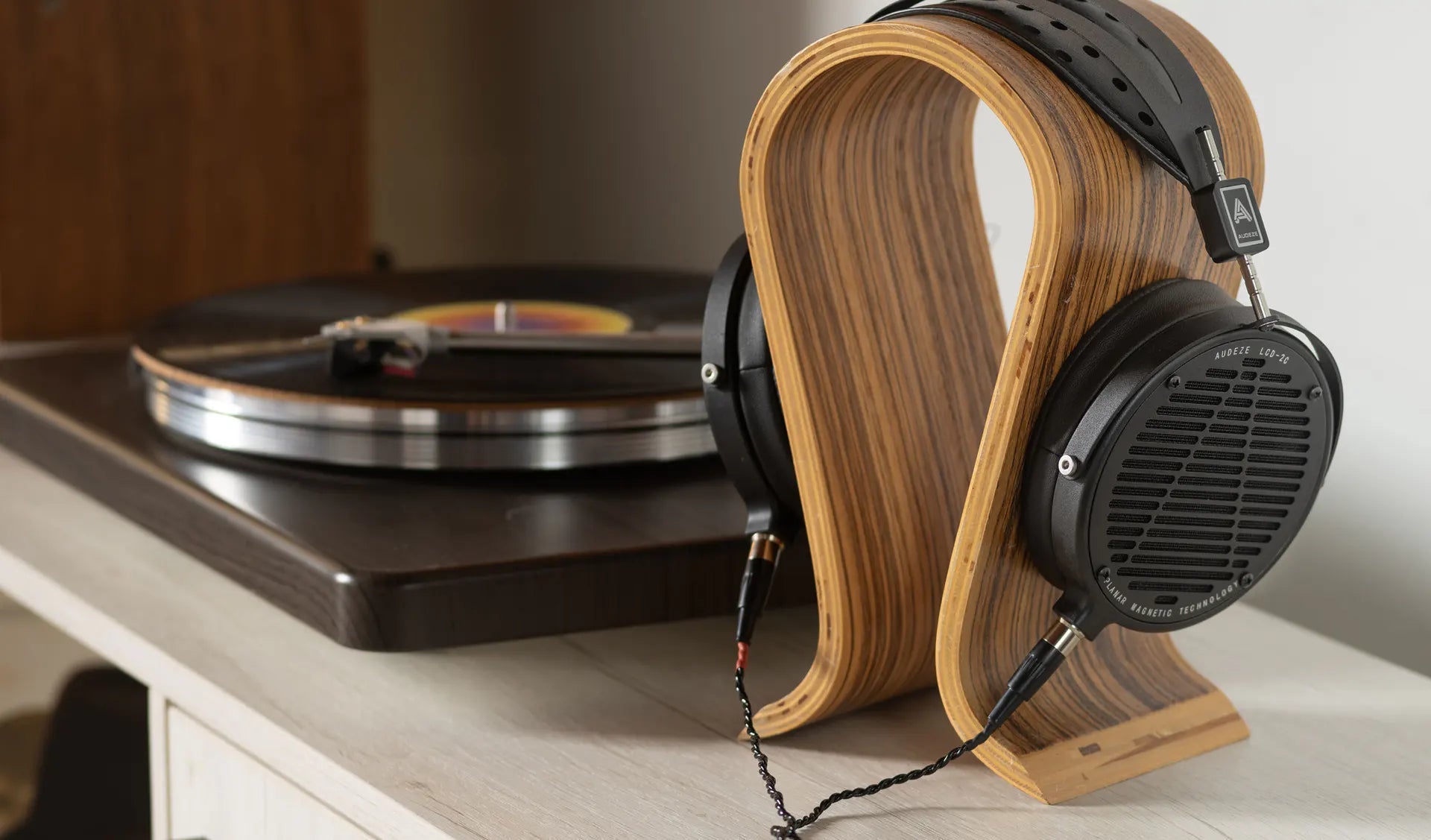 LCD - 2 Classic - Audeze - The New Sound