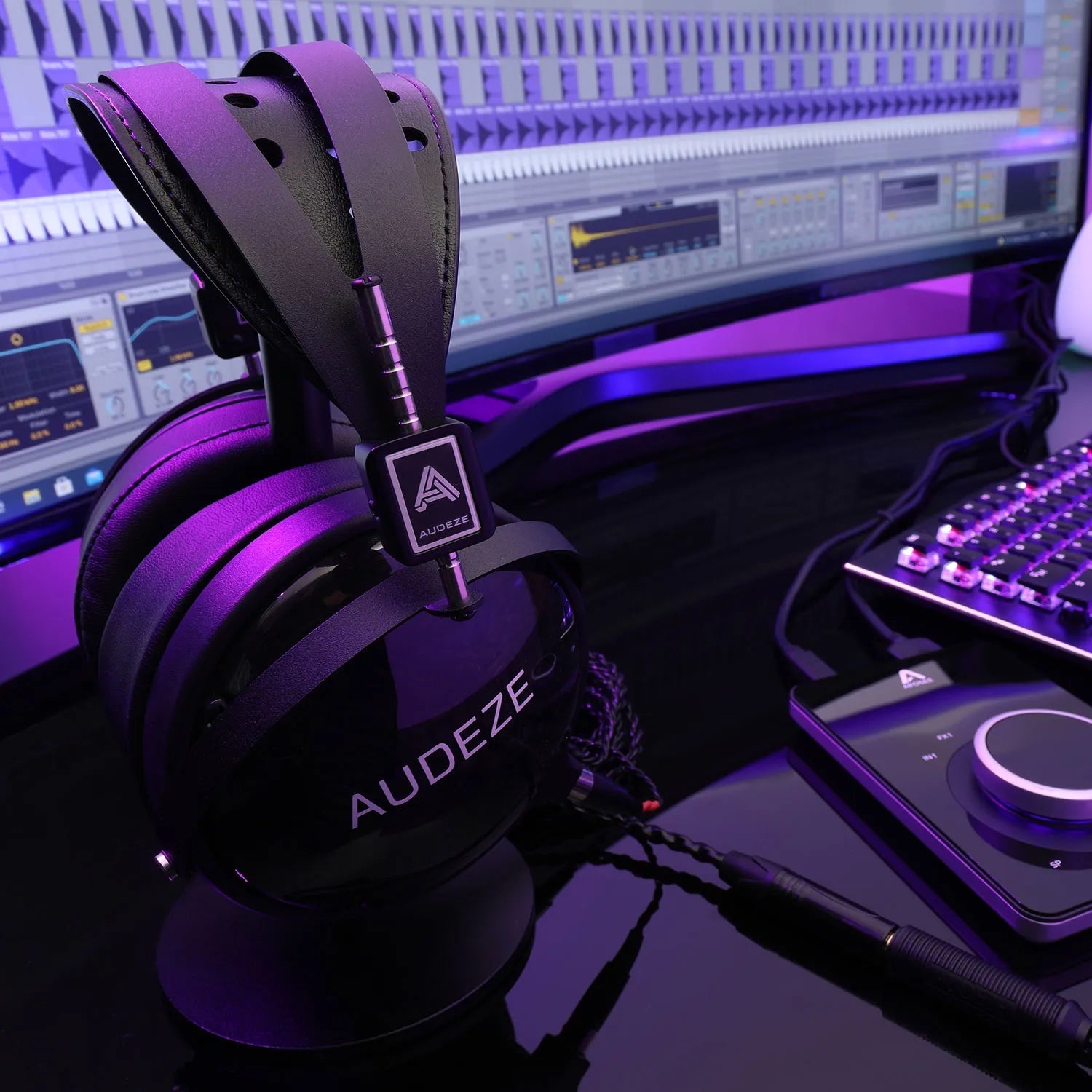 LCD - 2 Closed Back - Audeze - The New Sound