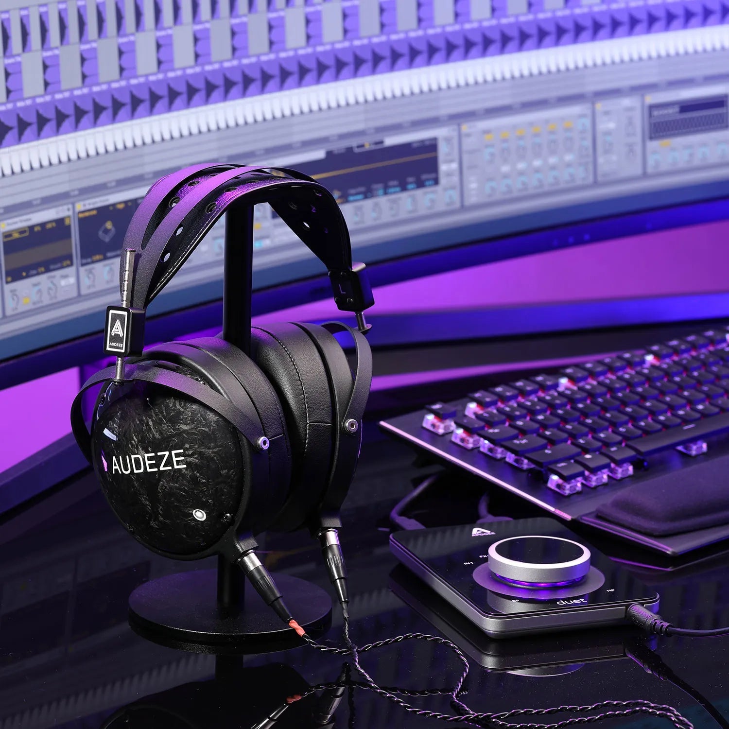 LCD - 2 Closed Back - Audeze - The New Sound