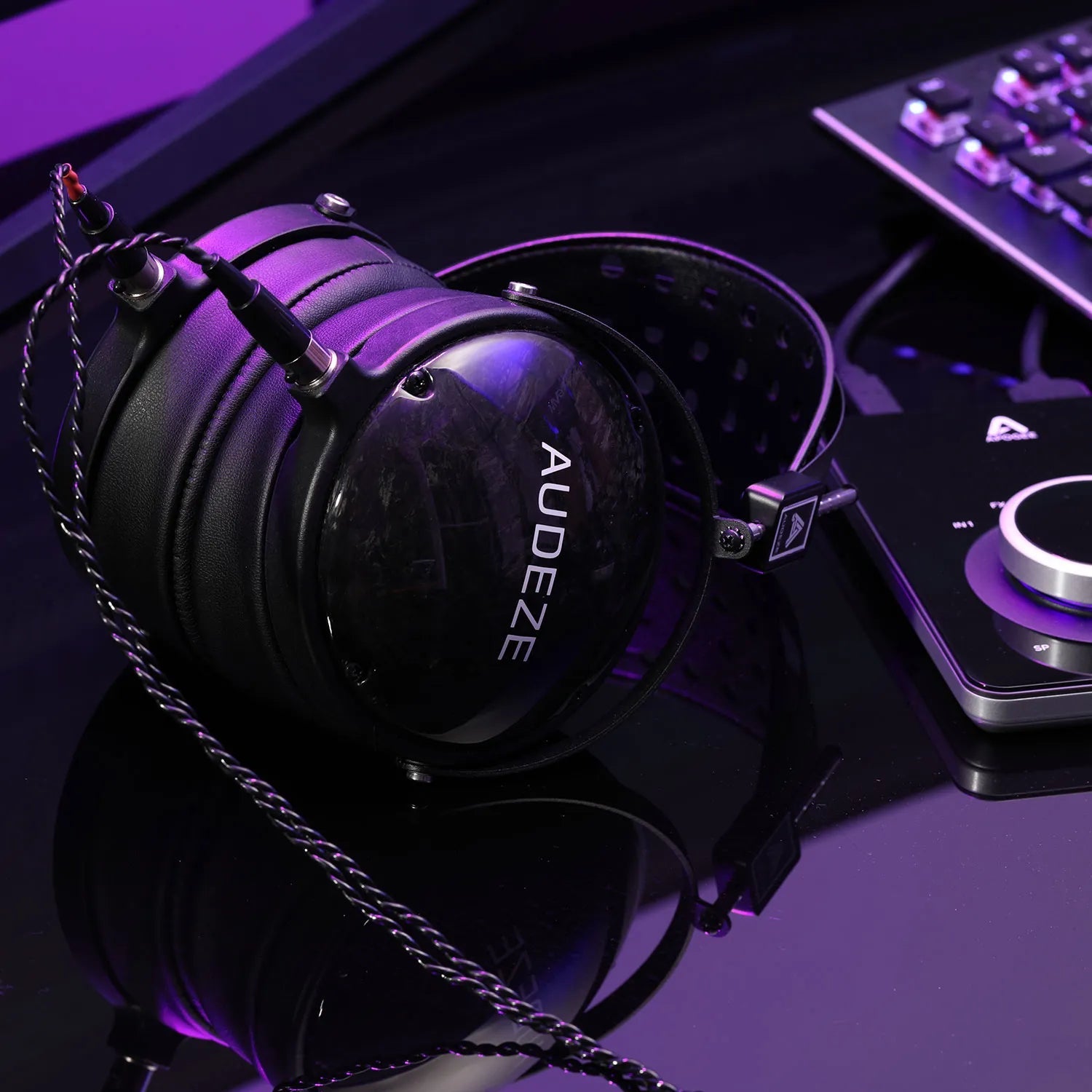 LCD - 2 Closed Back - Audeze - The New Sound