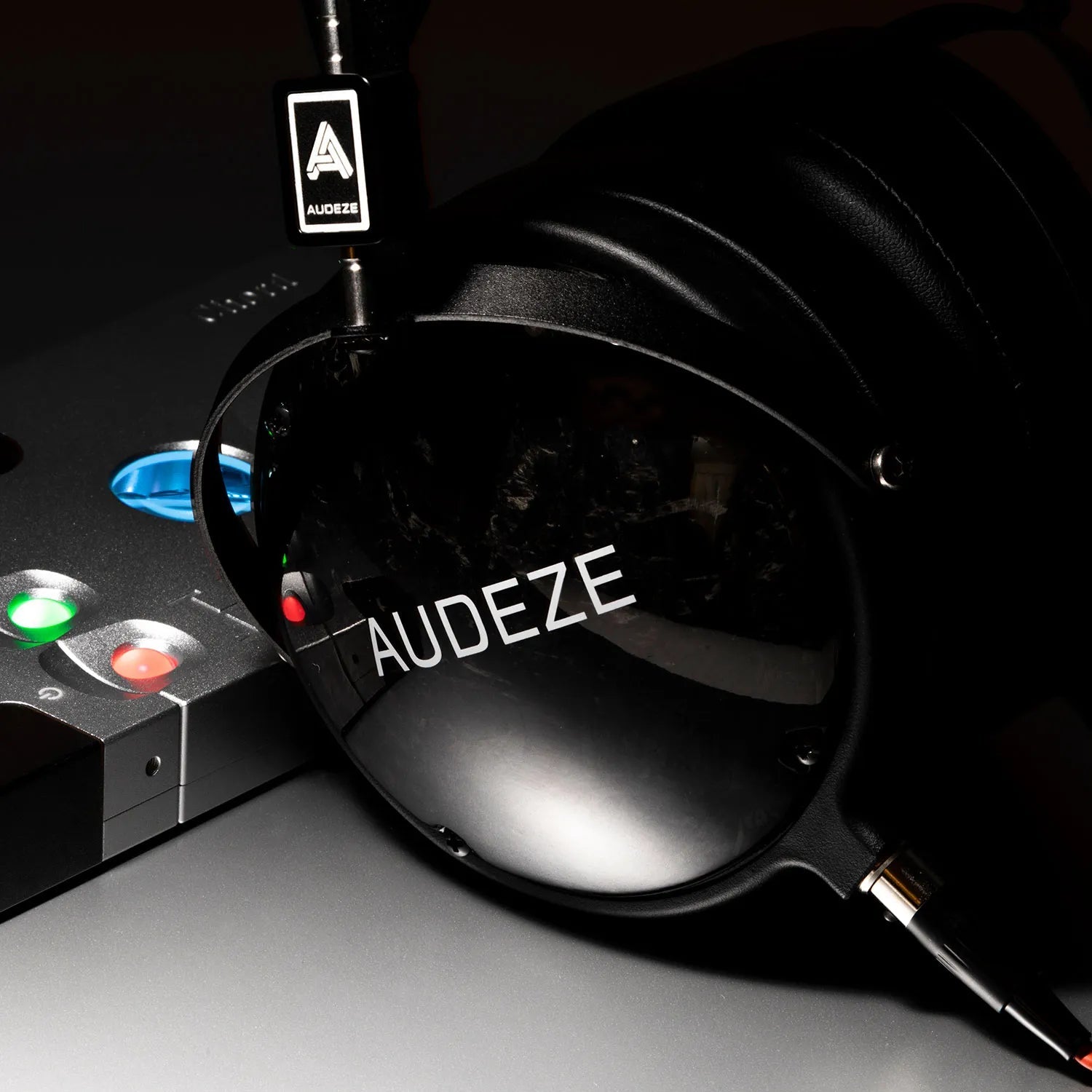 LCD - 2 Closed Back - Audeze - The New Sound