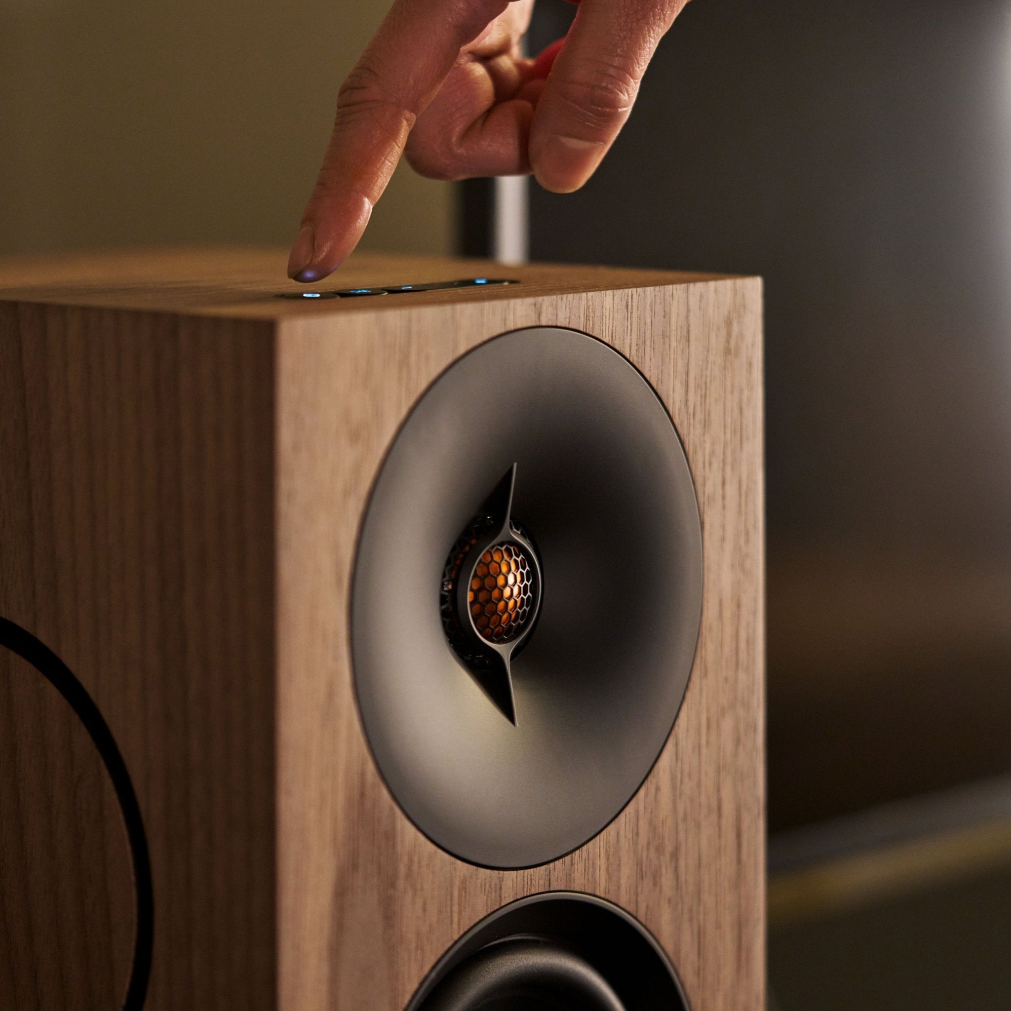 L/R M - Cambridge Audio - The New Sound