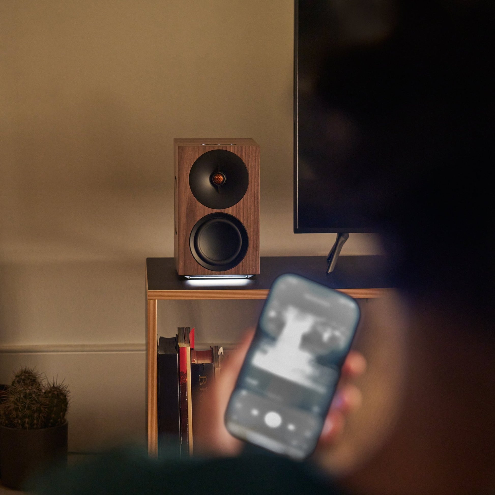 L/R M - Cambridge Audio - The New Sound