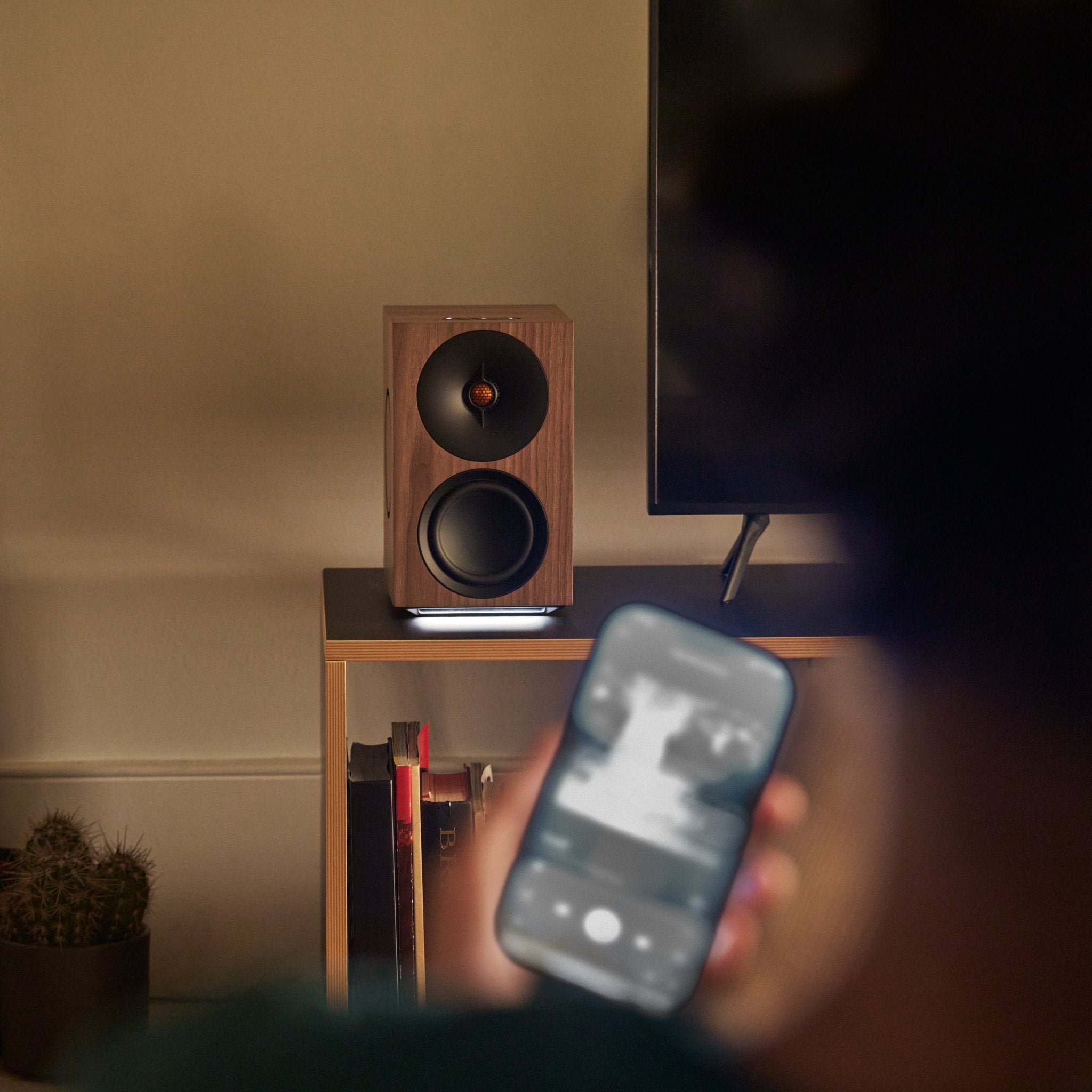 L/R M - Cambridge Audio - The New Sound