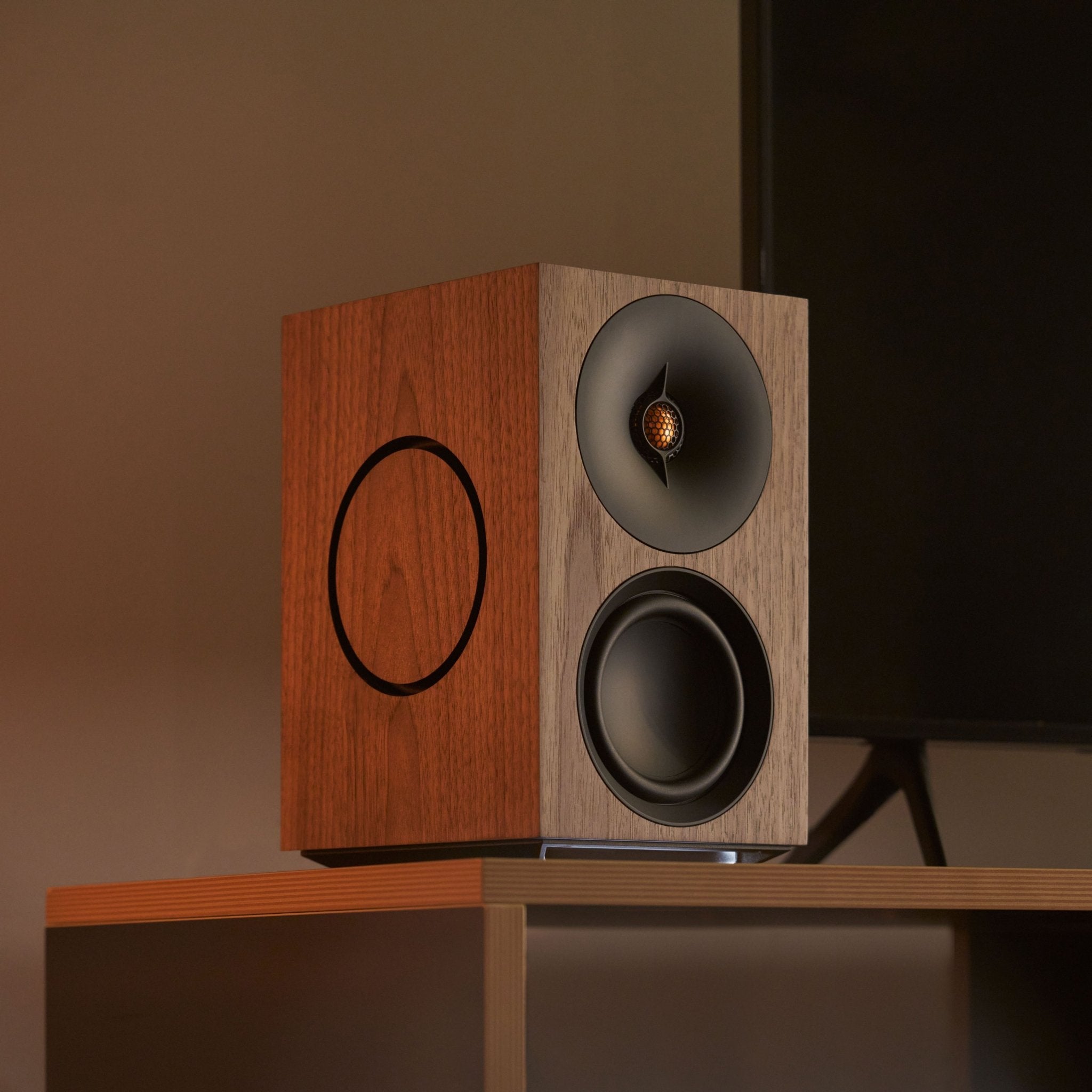 L/R M - Cambridge Audio - The New Sound