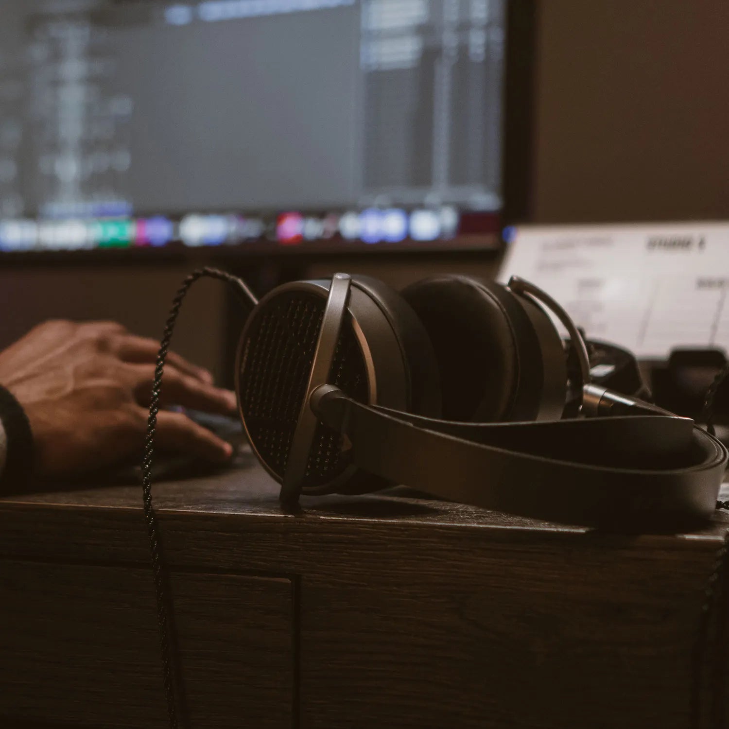 MM - 100 - Audeze - The New Sound