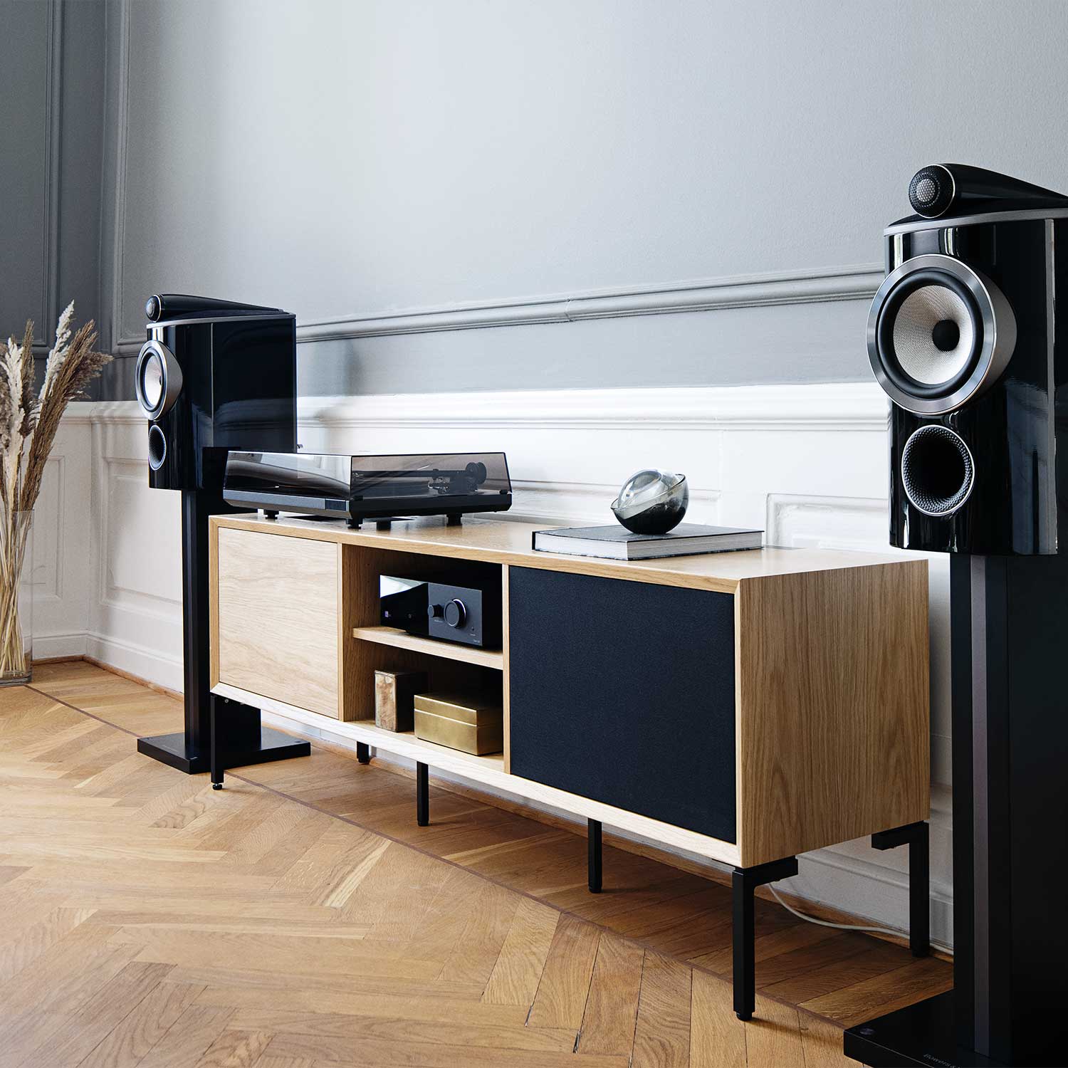 StudioDeck - MoFi Electronics - The New Sound