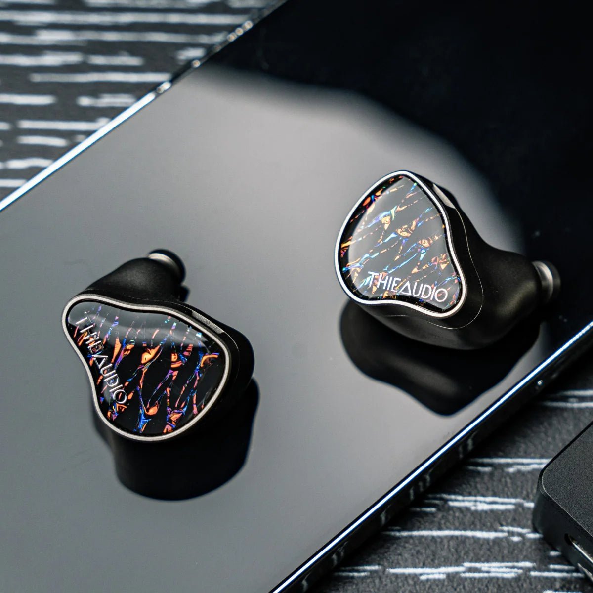 イヤホン THIEAUDIO Valhalla THIEAUDIO Valhalla – Flagship IEM met 19 drivers per zijde – The